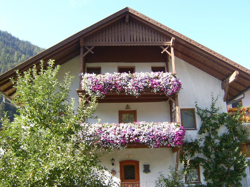 Апартаменты Haus Ruetzbach Нойштифт-им-Штубайталь Номер фото